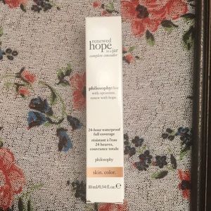 Renewed hope in a jar complete concealer.